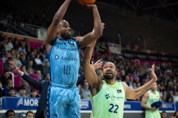 /tmp/174224_RS791909_J23 MBA-BAR Firmar acb Photo - Dani Catalan.jpg
